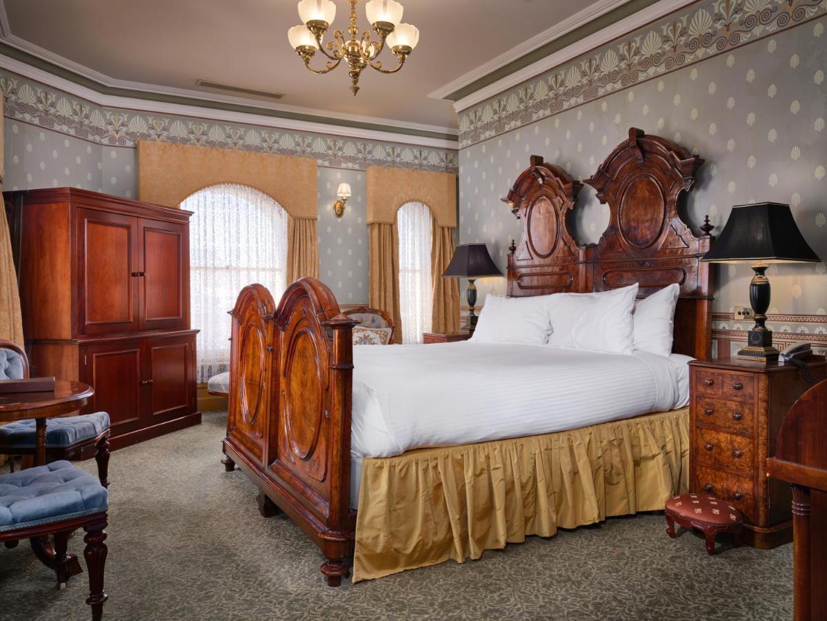 Craig'S Royal Hotel Ballarat Luaran gambar A guest room at the Hotel St. George