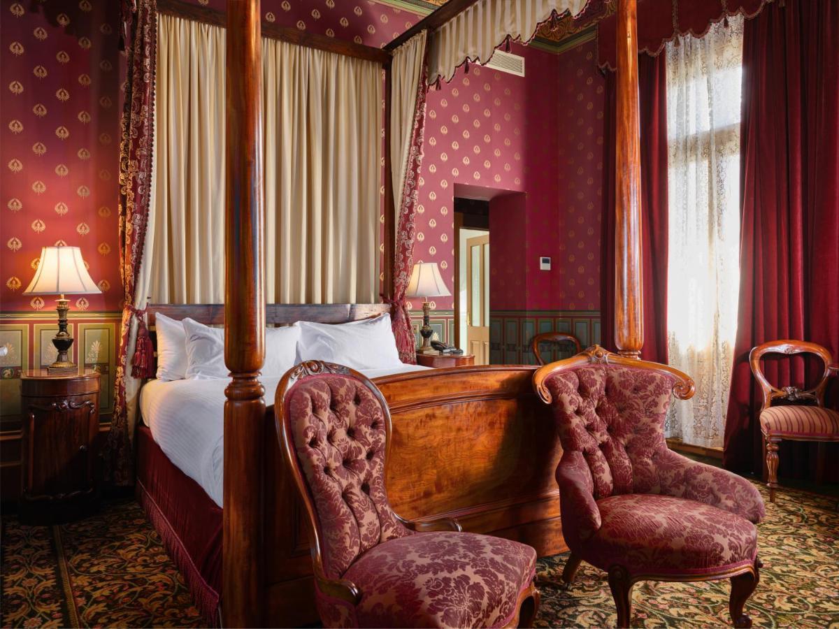 Craig'S Royal Hotel Ballarat Luaran gambar A bedroom at the hotel
