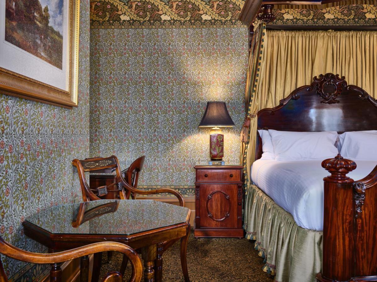 Craig'S Royal Hotel Ballarat Luaran gambar A bedroom at the hotel