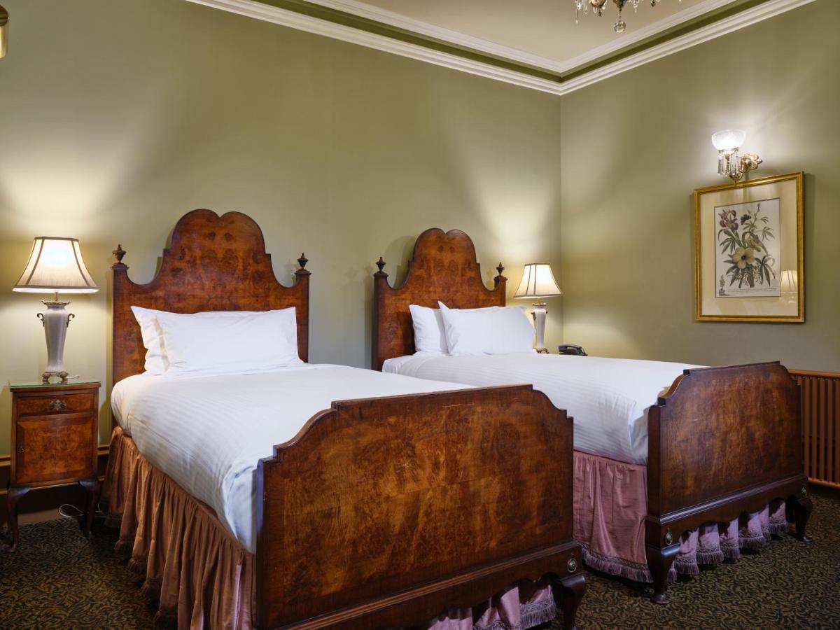 Craig'S Royal Hotel Ballarat Luaran gambar A room at the hotel