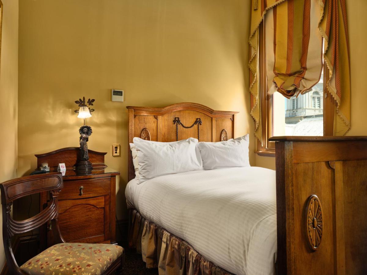 Craig'S Royal Hotel Ballarat Luaran gambar A room at the hotel