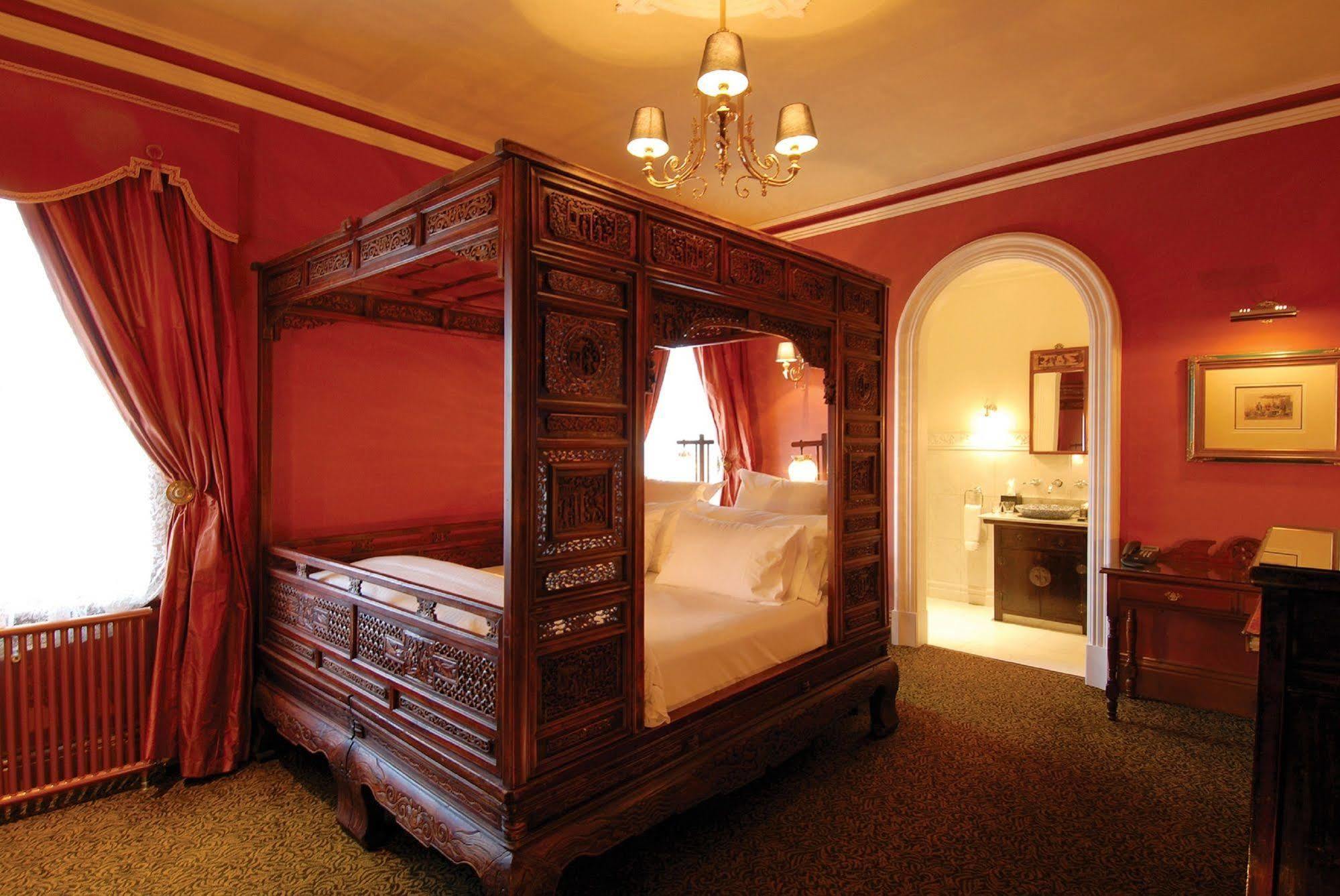 Craig'S Royal Hotel Ballarat Luaran gambar A room at the hotel
