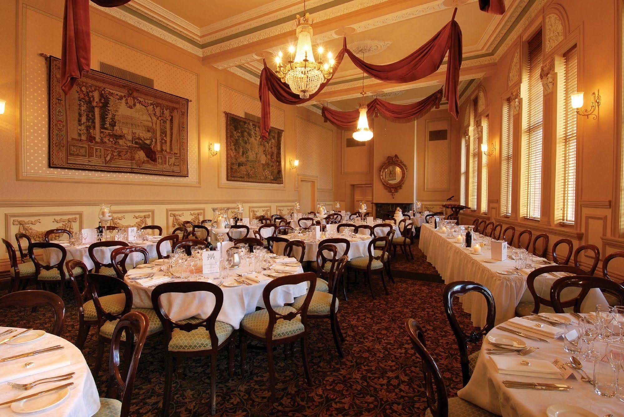 Craig'S Royal Hotel Ballarat Luaran gambar The restaurant's interior