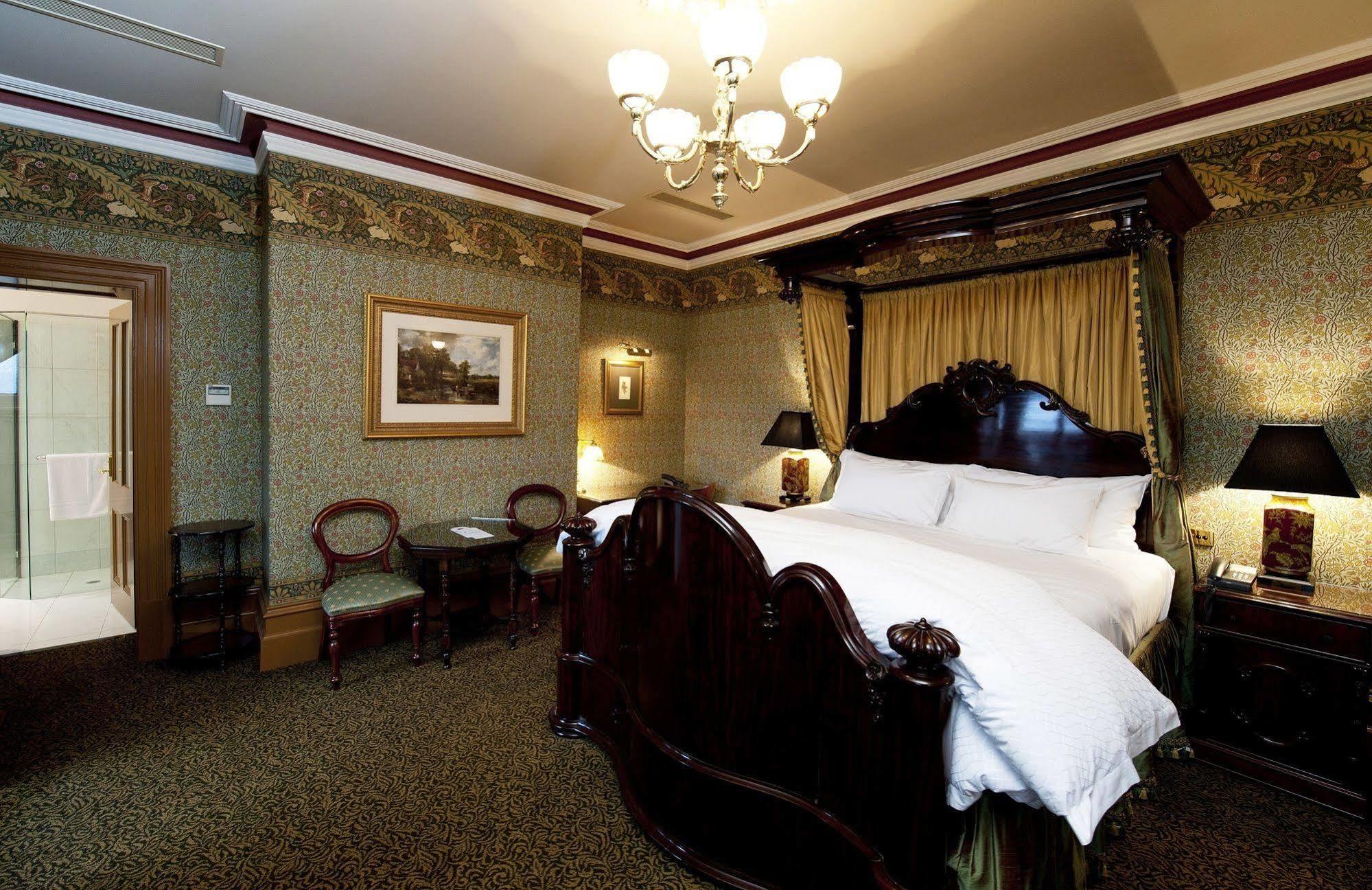 Craig'S Royal Hotel Ballarat Luaran gambar A bedroom at the hotel
