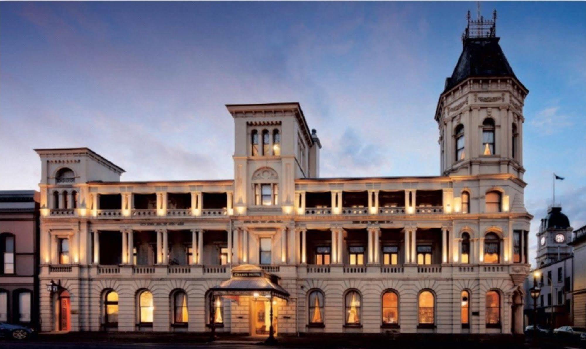 Craig'S Royal Hotel Ballarat Luaran gambar The hotel at night