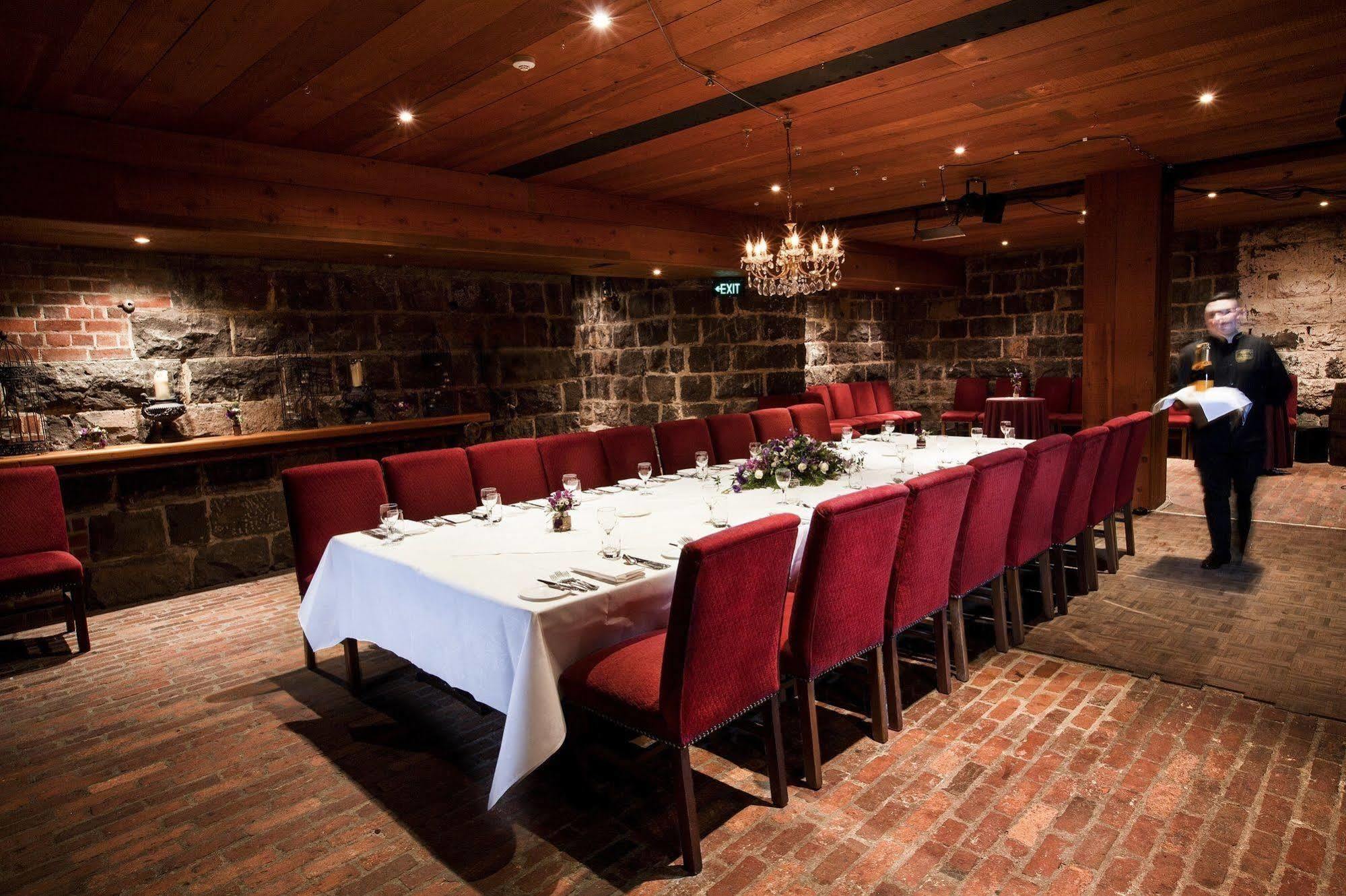Craig'S Royal Hotel Ballarat Luaran gambar The restaurant's wine cellar