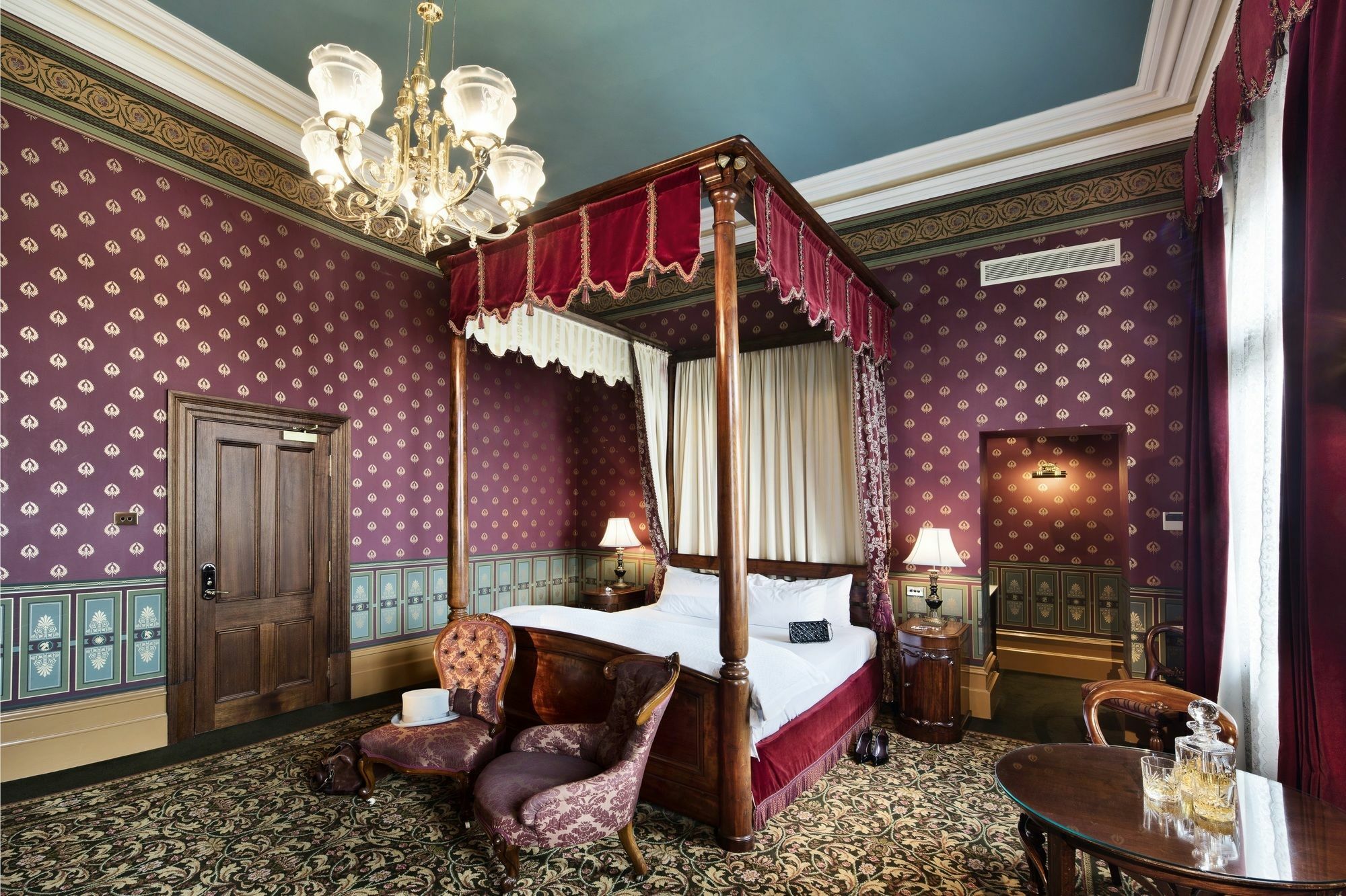 Craig'S Royal Hotel Ballarat Luaran gambar A suite at the hotel